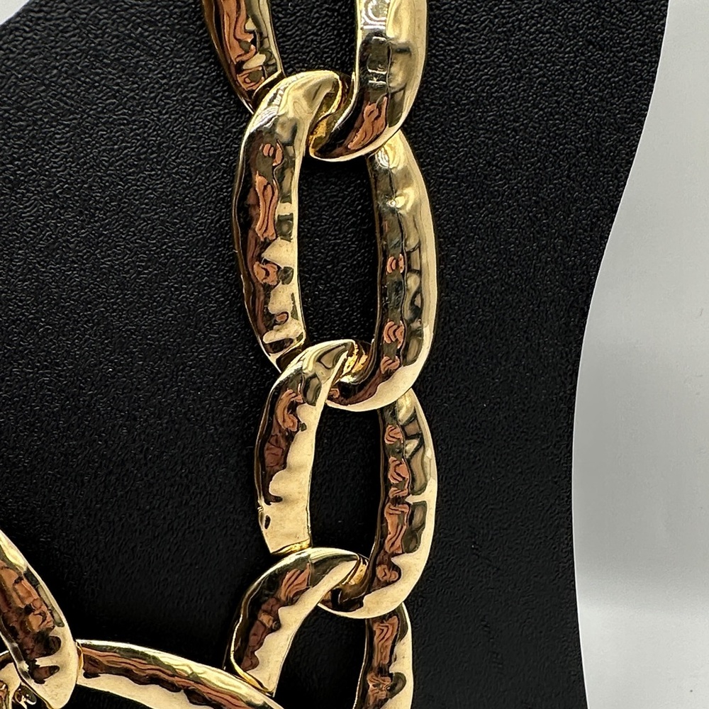 NWT Elegant Hammered Gold Chain Necklace retails $40 - Picture 6 of 7